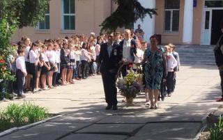 У школах Кам’янського вшанували героїв Другої світової війни
